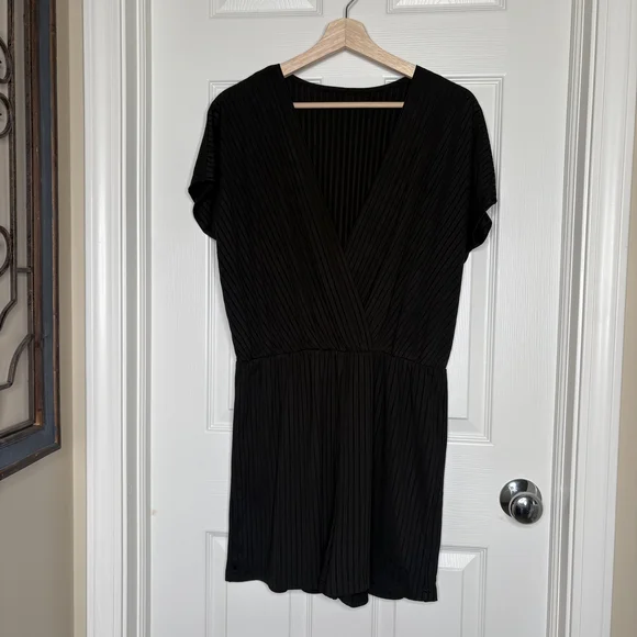 Zaful Black V-Neck Romper Size Large - Picture 2 of 5